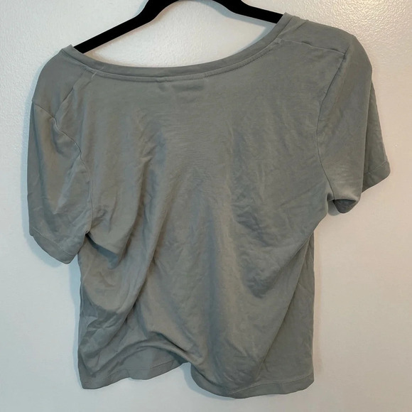 Frank & Oak The SuperSoft V-Neck Tee in Light Green and Size Medium - Picture 4 of 4